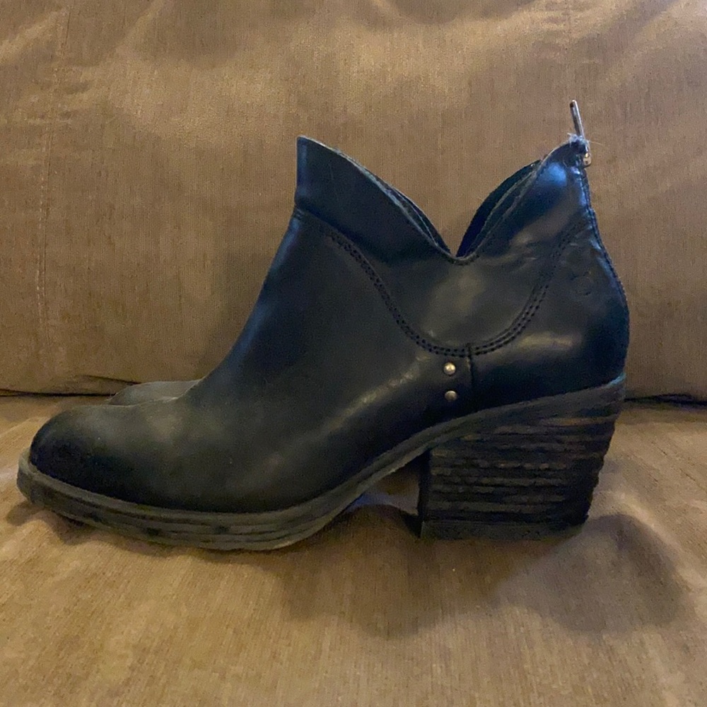 Born Womens Leather Cut Out Ankle Booties Size 11